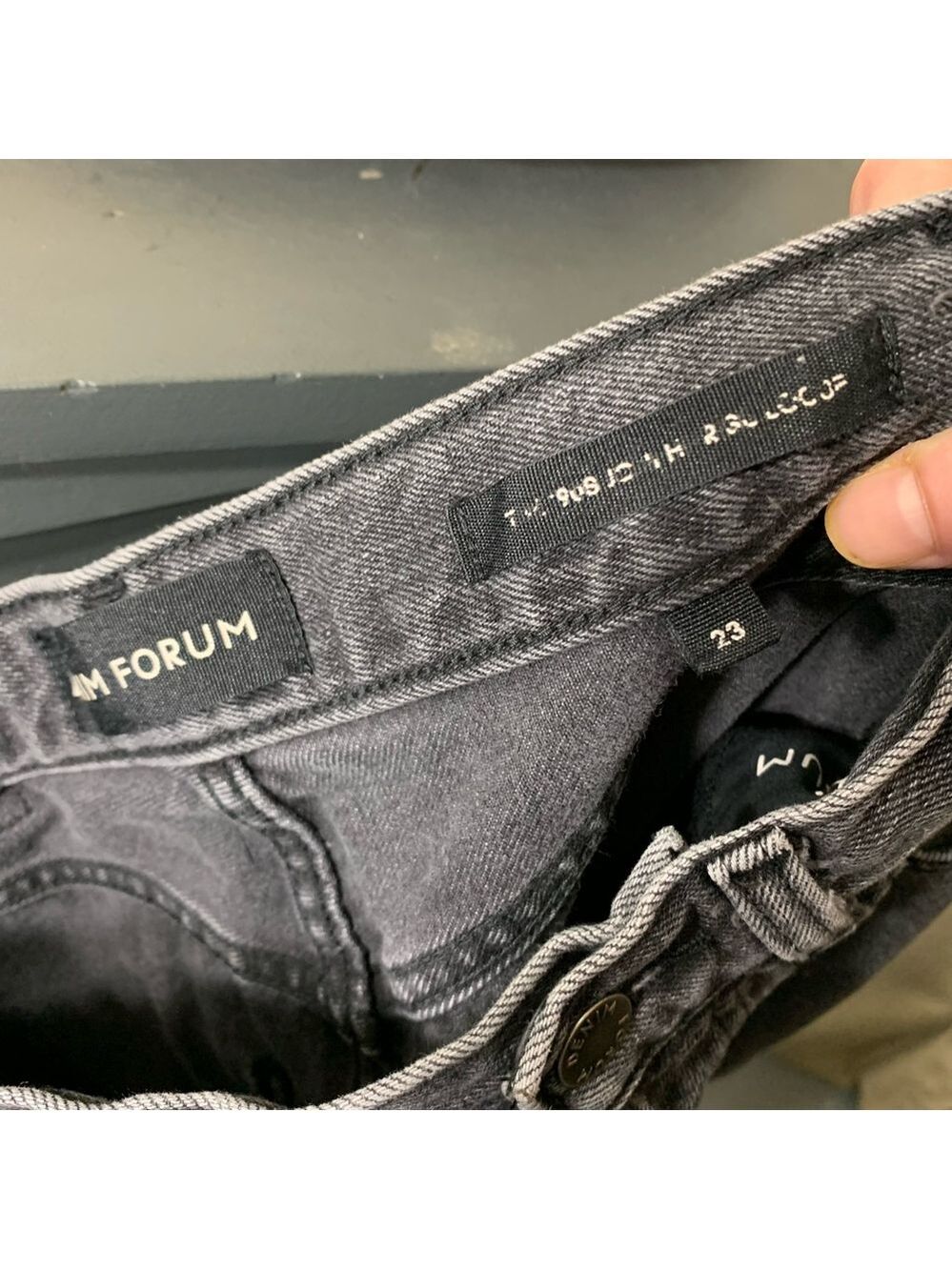 Aritzia Denim Forum The 90s Joni Hi-Rise Jean Washed Black Denim Button Fly 23 - Picture 9 of 15